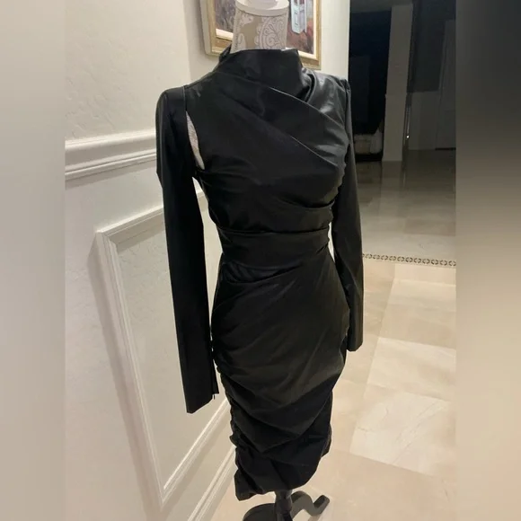 Elegant TOM FORD Ruched Long Sleeve Leather like Dress Size 38